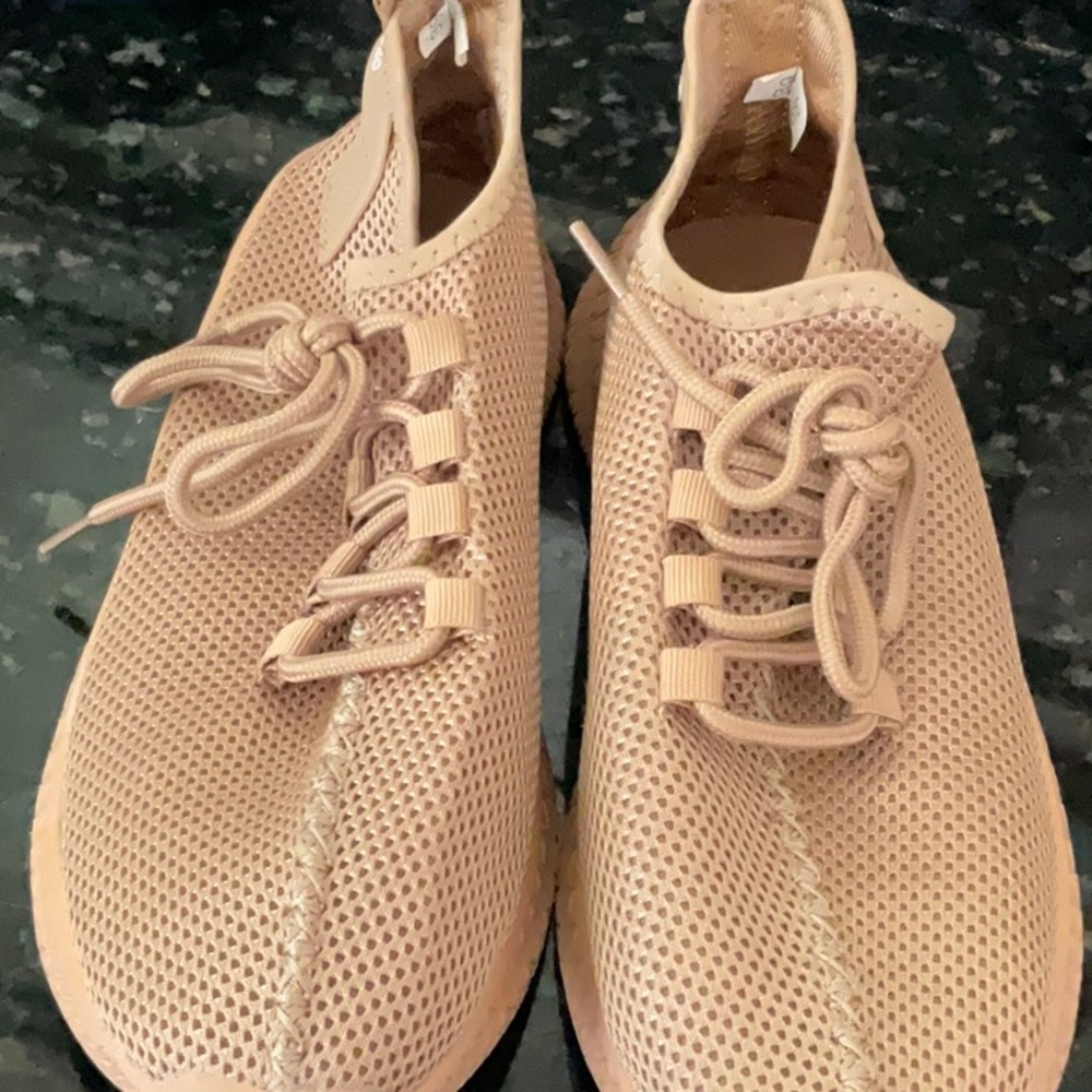 Tan Athletic Shoes with Modern Slip-On Design and Breathable Knit